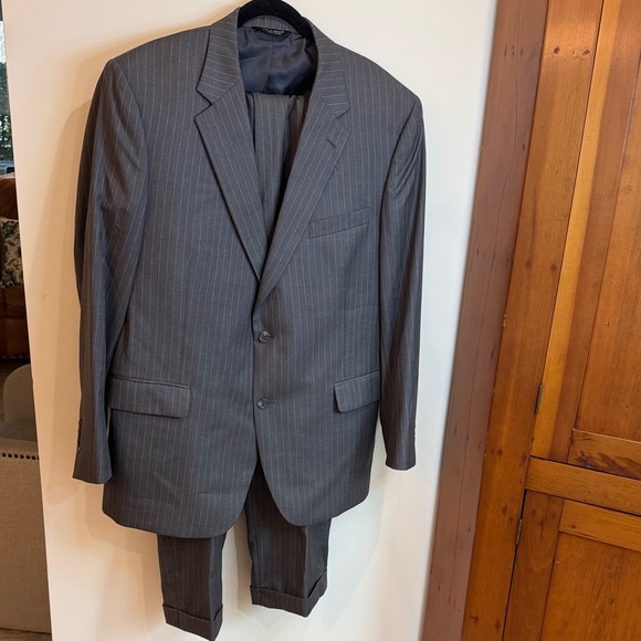Jos. A. Bank Men's Gray Pinstripe Two-Piece Suit Signature Collection 44R